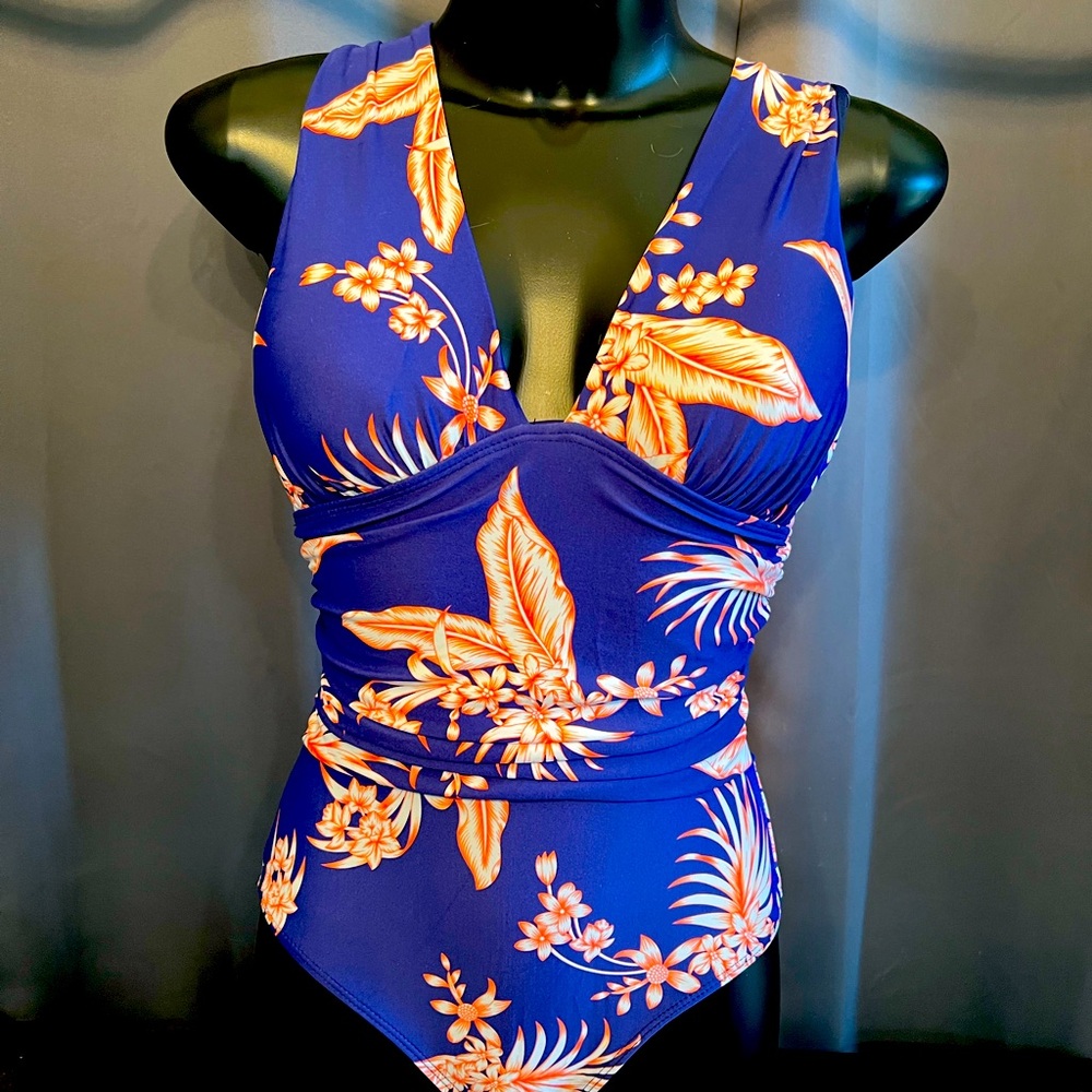 NWT YOU DI AN one piece blue swimsuit with Hawaiian print. size small.